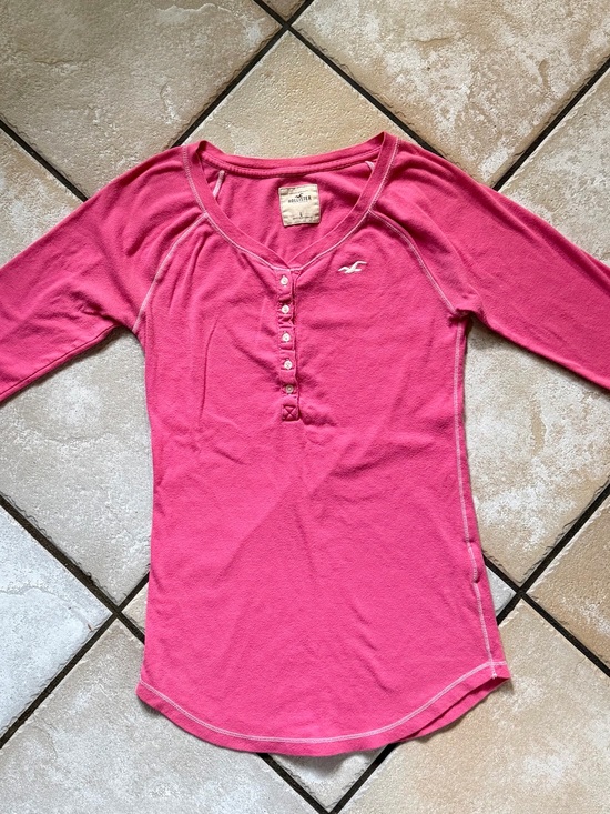 Hollister Tops - Rare Vintage Hollister Co. Fuchsia Curved Hem 6-Button 3/4 sleeve Henley Shirt